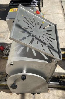 Μεταχειρισμένη Μπιφτεκομηχανή Αυτόματη Με 2 Μήτρες του Ιταλικού οίκου  LA MINERVA  